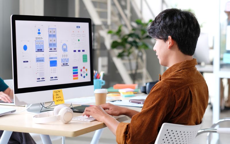 nhan-vien-thuong-mai-dien-tu-3