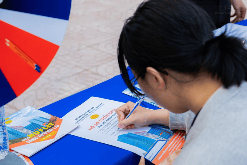 Nên ưu tiên trả nợ môn