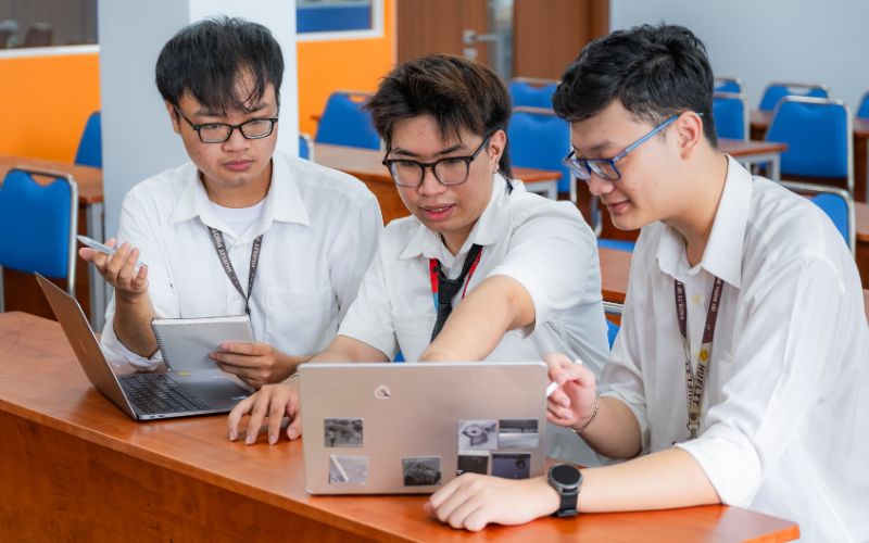 Bạn hãy xem xét lịch mở môn để ưu tiên chọn môn