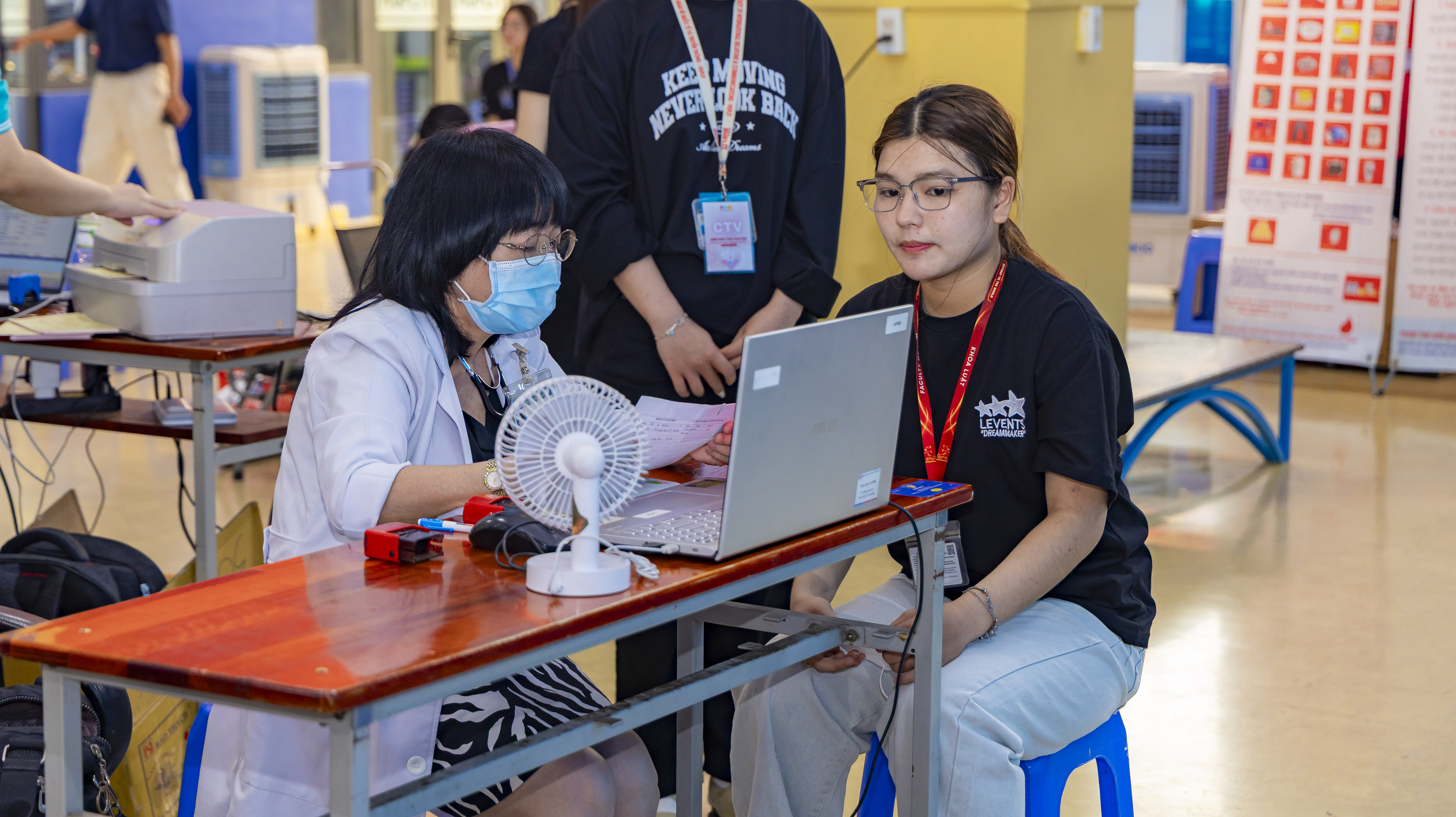 Hiến máu tình nguyện HUFLIT năm học 2025 - 2026: Hành trình lan tỏa yêu thương, gieo mầm hạnh phúc