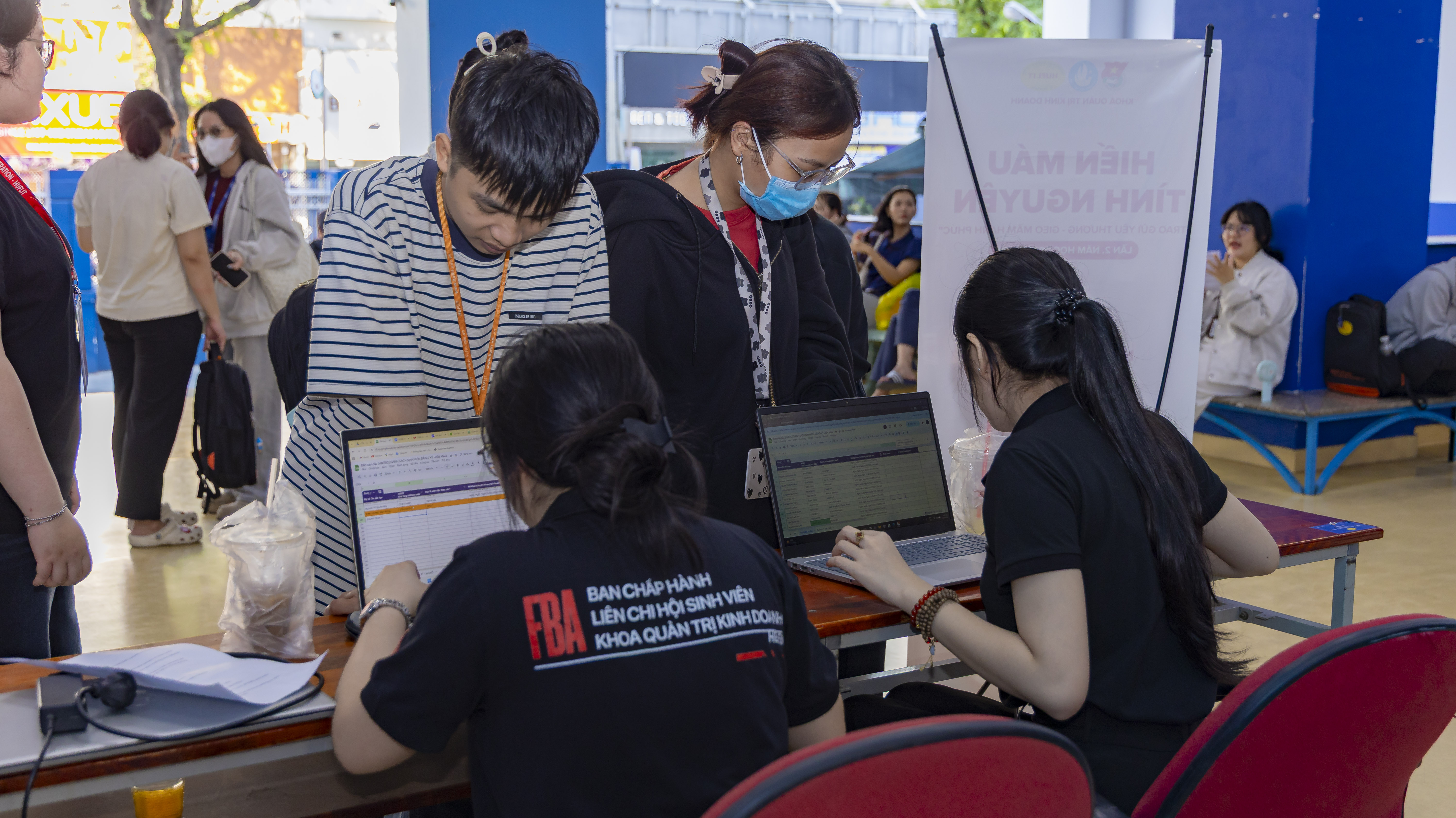 Hiến máu tình nguyện HUFLIT năm học 2025 - 2026: Hành trình lan tỏa yêu thương, gieo mầm hạnh phúc