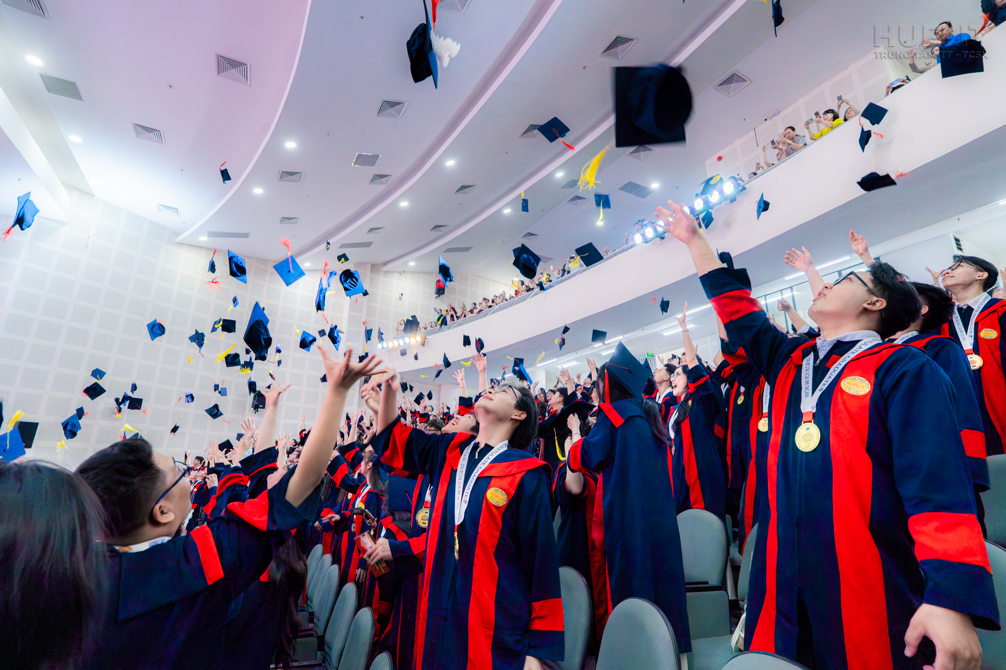 HUFLIT tot nghiep (26)