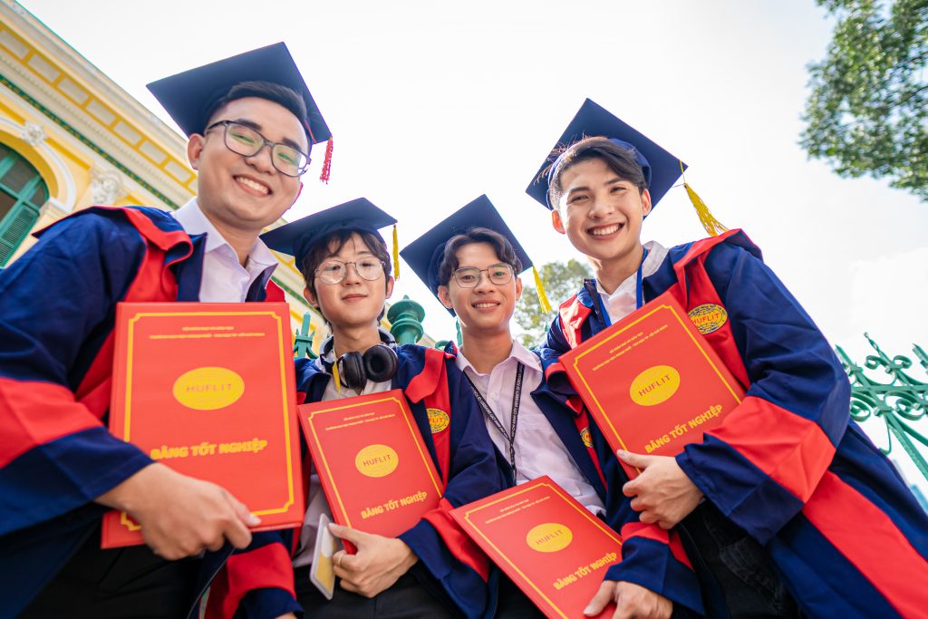 Kiến tạo di sản: Mời gọi cựu sinh viên thiết kế Huy chương & Lễ phục Tốt nghiệp HUFLIT