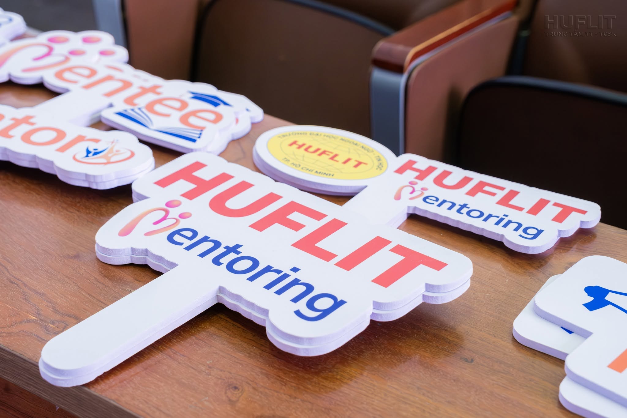 HUFLIT Mentoring: A Bridge Between Generations – Where Alumni and Students Build the Future Together