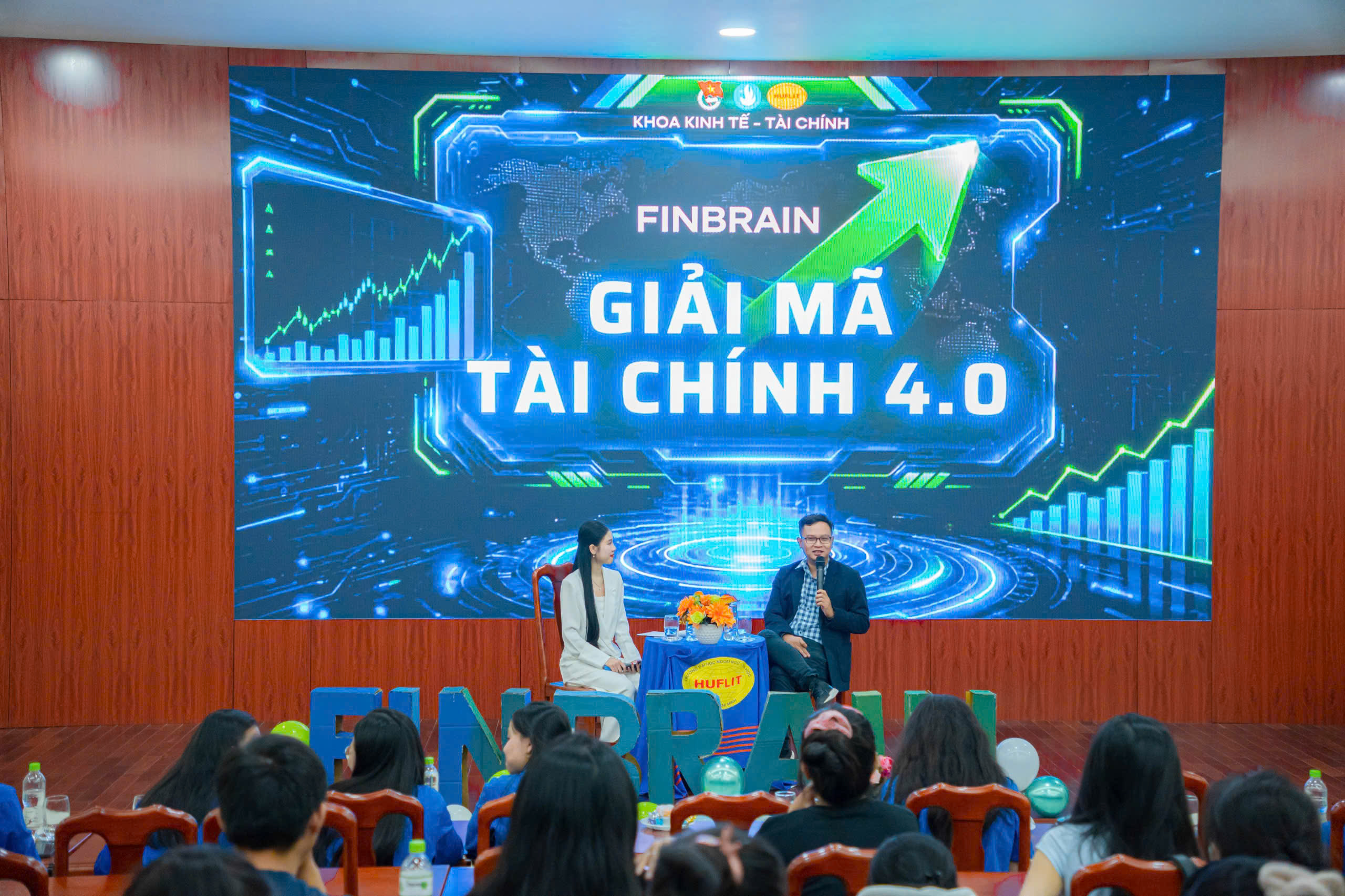Doan-Hoi-HUFLIT-Giai-ma-tai-chinh-4-0-2