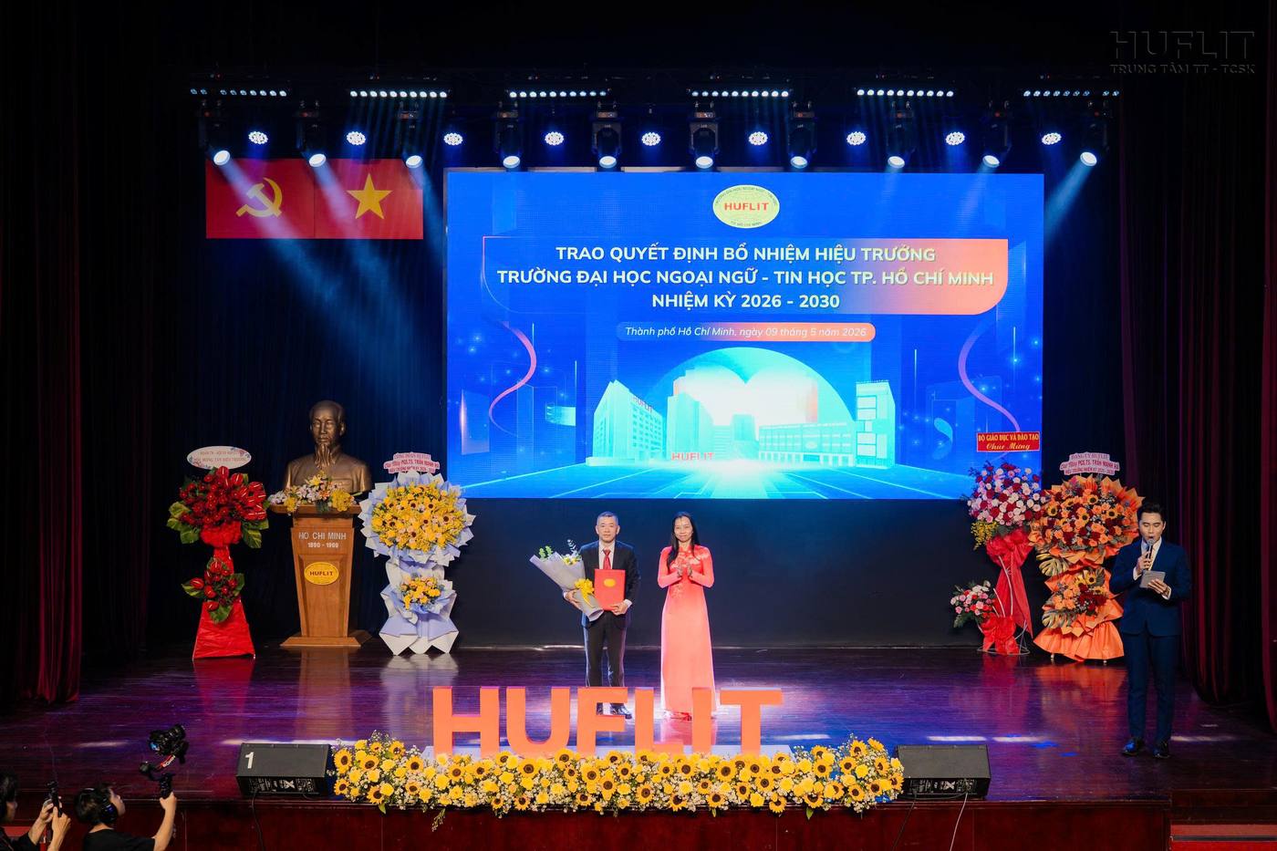 Khoảnh khắc sinh viên HUFLIT